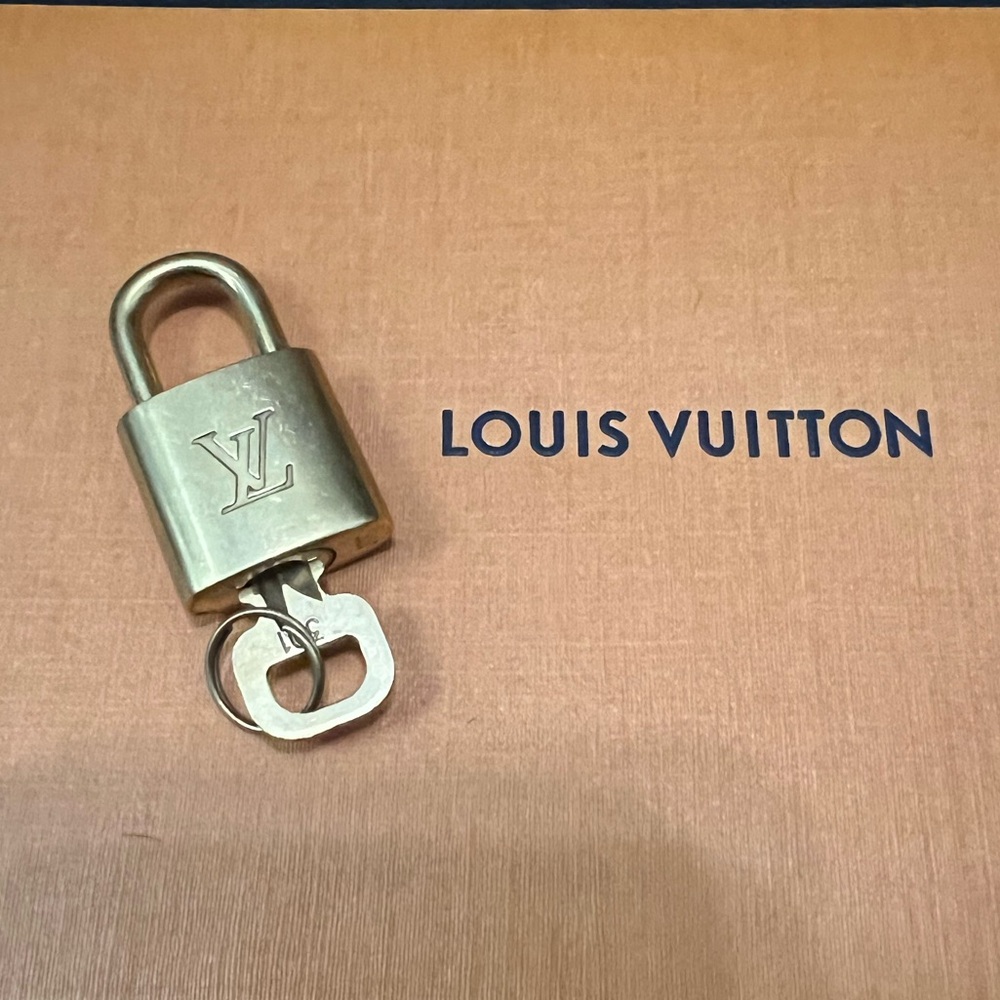 AUTHENTIC Louis Vuitton Brass Lock and Key 🔐